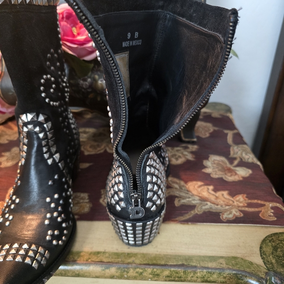 Old Gringo Double D Ranch Black Studded Heeled Boots - Picture 14 of 16